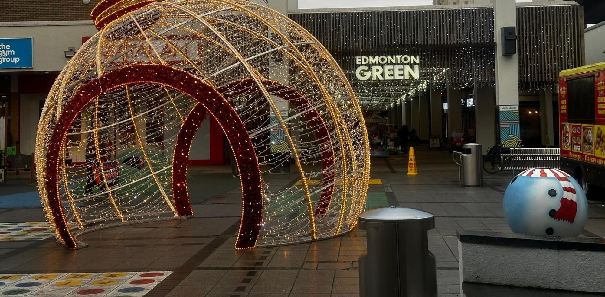 London 2 Bed 2 Bath Apartment Holiday Home - Free Parking - 3Min Walk To The Train Station - 19Min To London Liverpool Street 5Min To Victoria Line 1Gb Broadband Super Fast Internet Ground Floor 100S Of Shops Restaurants Bakeries 24-Hour Asda Superst 外观 照片