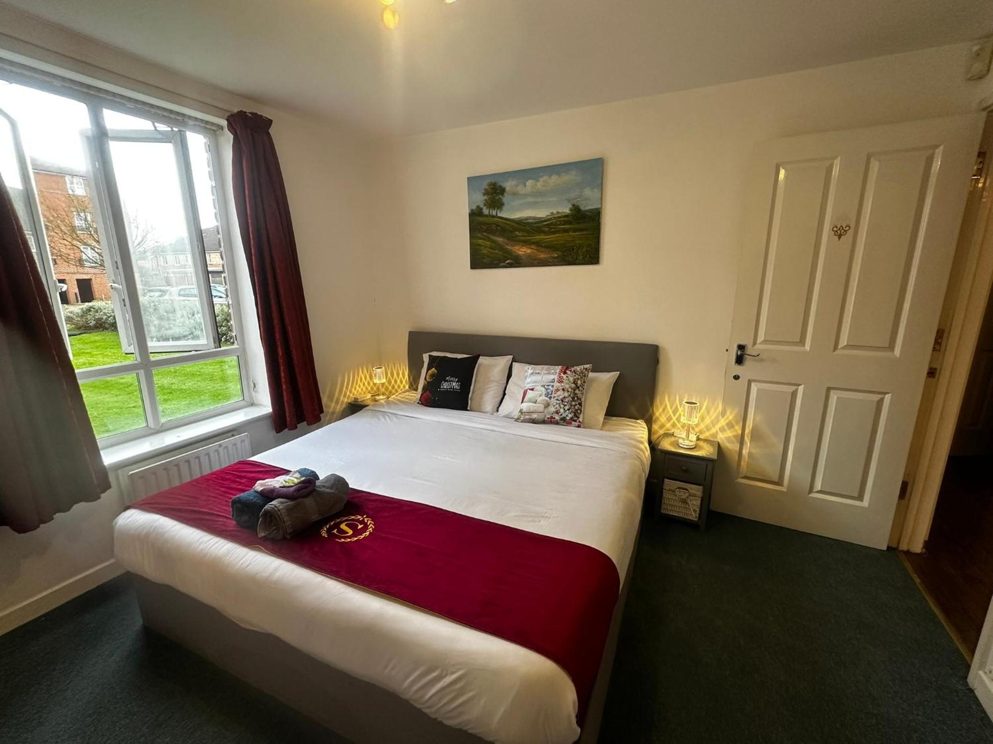 London 2 Bed 2 Bath Apartment Holiday Home - Free Parking - 3Min Walk To The Train Station - 19Min To London Liverpool Street 5Min To Victoria Line 1Gb Broadband Super Fast Internet Ground Floor 100S Of Shops Restaurants Bakeries 24-Hour Asda Superst 外观 照片