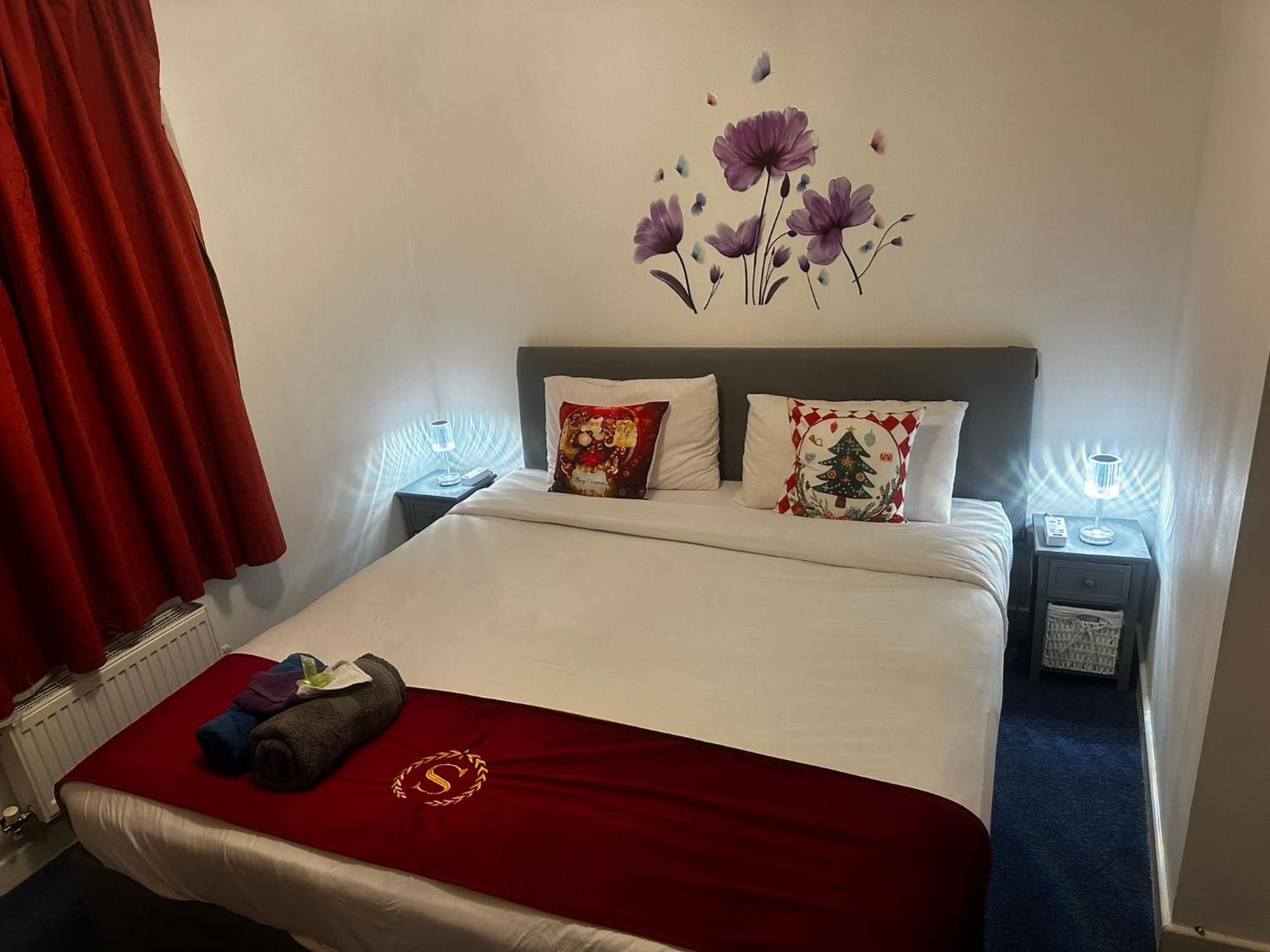 London 2 Bed 2 Bath Apartment Holiday Home - Free Parking - 3Min Walk To The Train Station - 19Min To London Liverpool Street 5Min To Victoria Line 1Gb Broadband Super Fast Internet Ground Floor 100S Of Shops Restaurants Bakeries 24-Hour Asda Superst 外观 照片