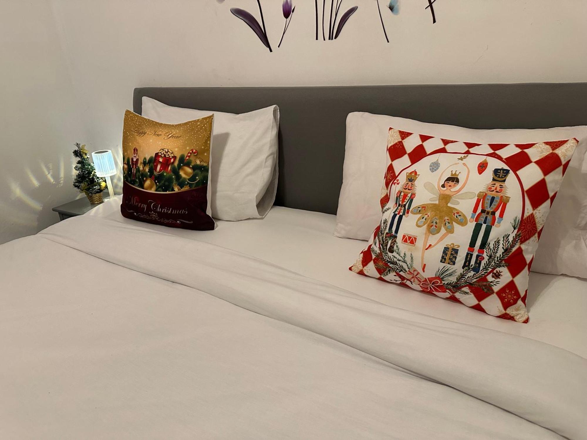 London 2 Bed 2 Bath Apartment Holiday Home - Free Parking - 3Min Walk To The Train Station - 19Min To London Liverpool Street 5Min To Victoria Line 1Gb Broadband Super Fast Internet Ground Floor 100S Of Shops Restaurants Bakeries 24-Hour Asda Superst 外观 照片