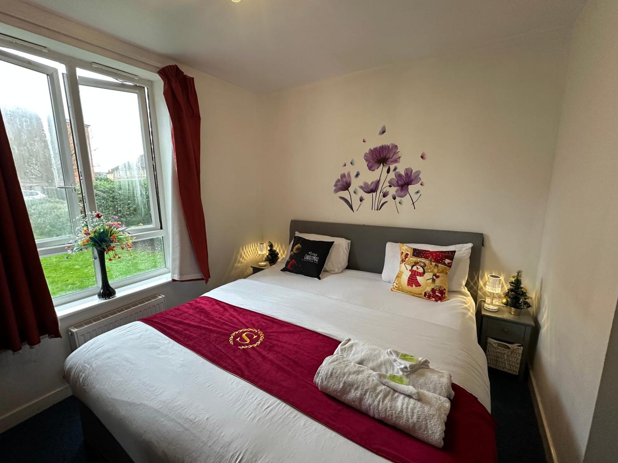 London 2 Bed 2 Bath Apartment Holiday Home - Free Parking - 3Min Walk To The Train Station - 19Min To London Liverpool Street 5Min To Victoria Line 1Gb Broadband Super Fast Internet Ground Floor 100S Of Shops Restaurants Bakeries 24-Hour Asda Superst 外观 照片