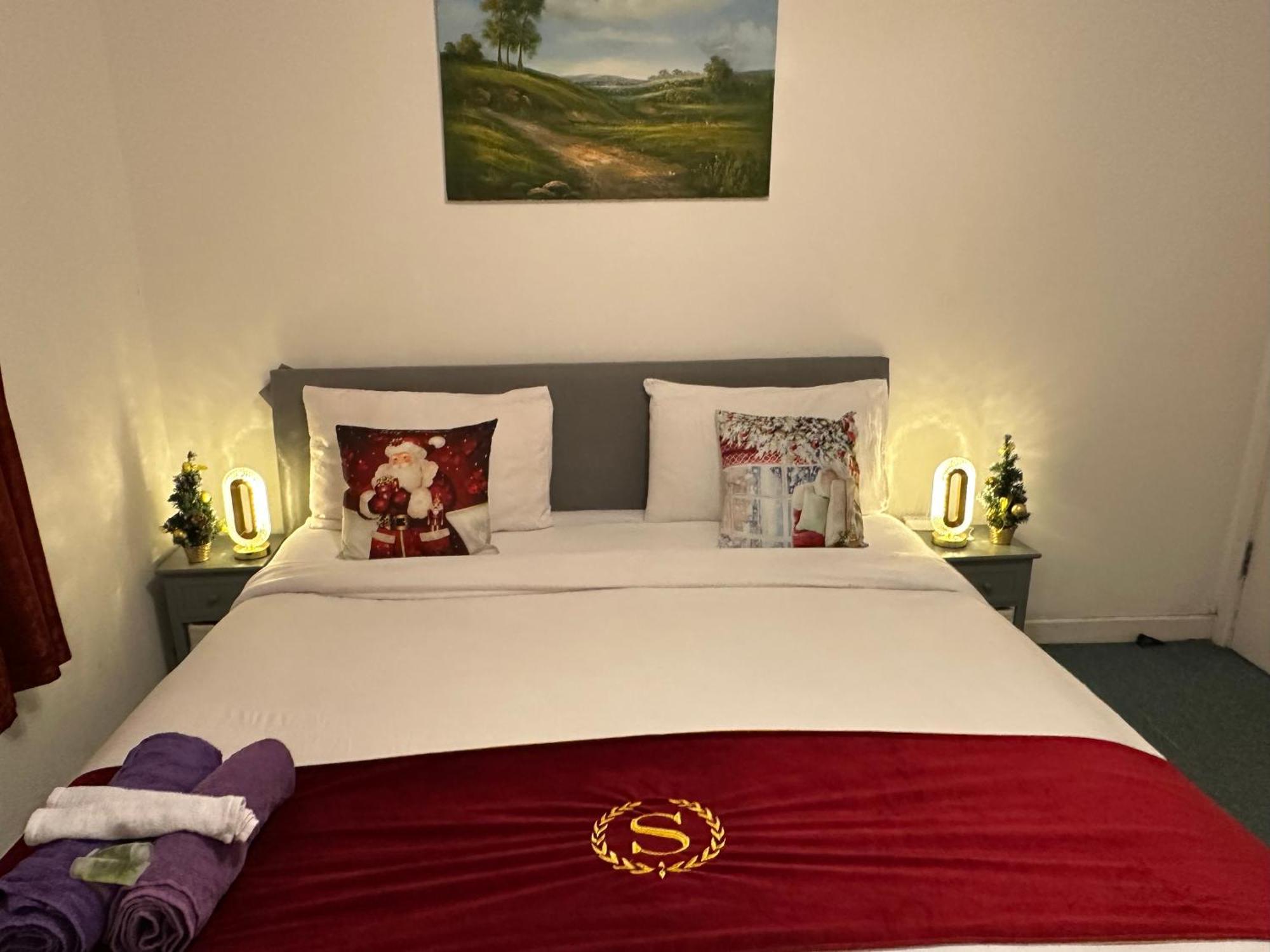 London 2 Bed 2 Bath Apartment Holiday Home - Free Parking - 3Min Walk To The Train Station - 19Min To London Liverpool Street 5Min To Victoria Line 1Gb Broadband Super Fast Internet Ground Floor 100S Of Shops Restaurants Bakeries 24-Hour Asda Superst 外观 照片