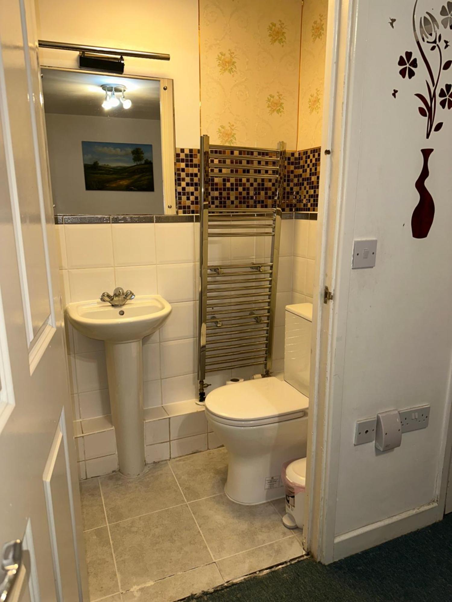 London 2 Bed 2 Bath Apartment Holiday Home - Free Parking - 3Min Walk To The Train Station - 19Min To London Liverpool Street 5Min To Victoria Line 1Gb Broadband Super Fast Internet Ground Floor 100S Of Shops Restaurants Bakeries 24-Hour Asda Superst 外观 照片